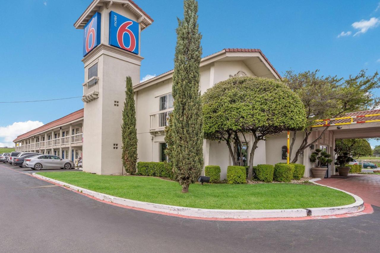 Motel 6-Dallas, Tx - Market Center Extérieur photo