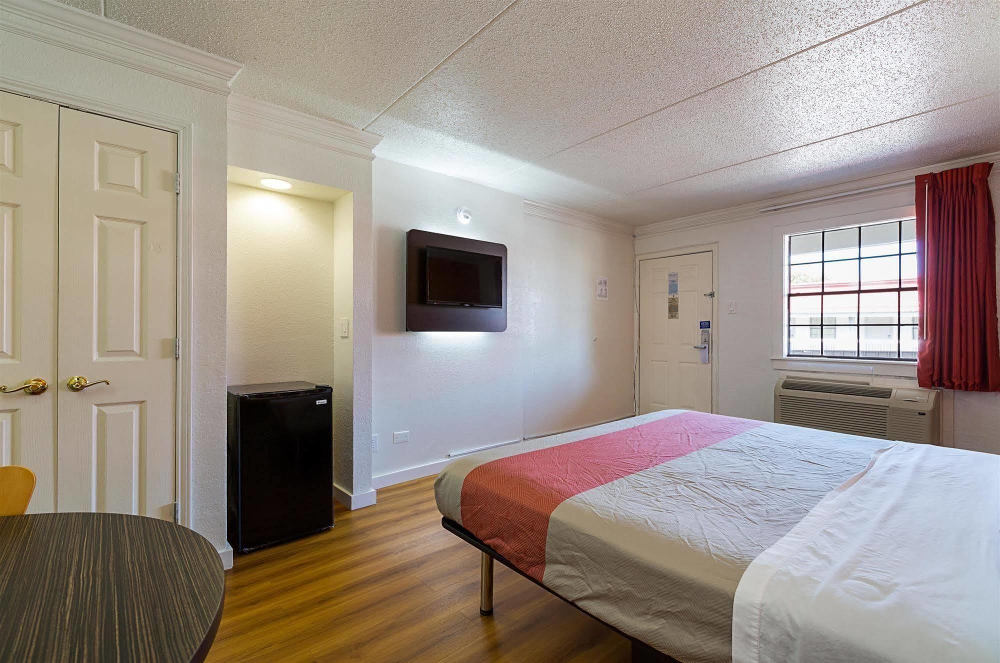 Motel 6-Dallas, Tx - Market Center Extérieur photo