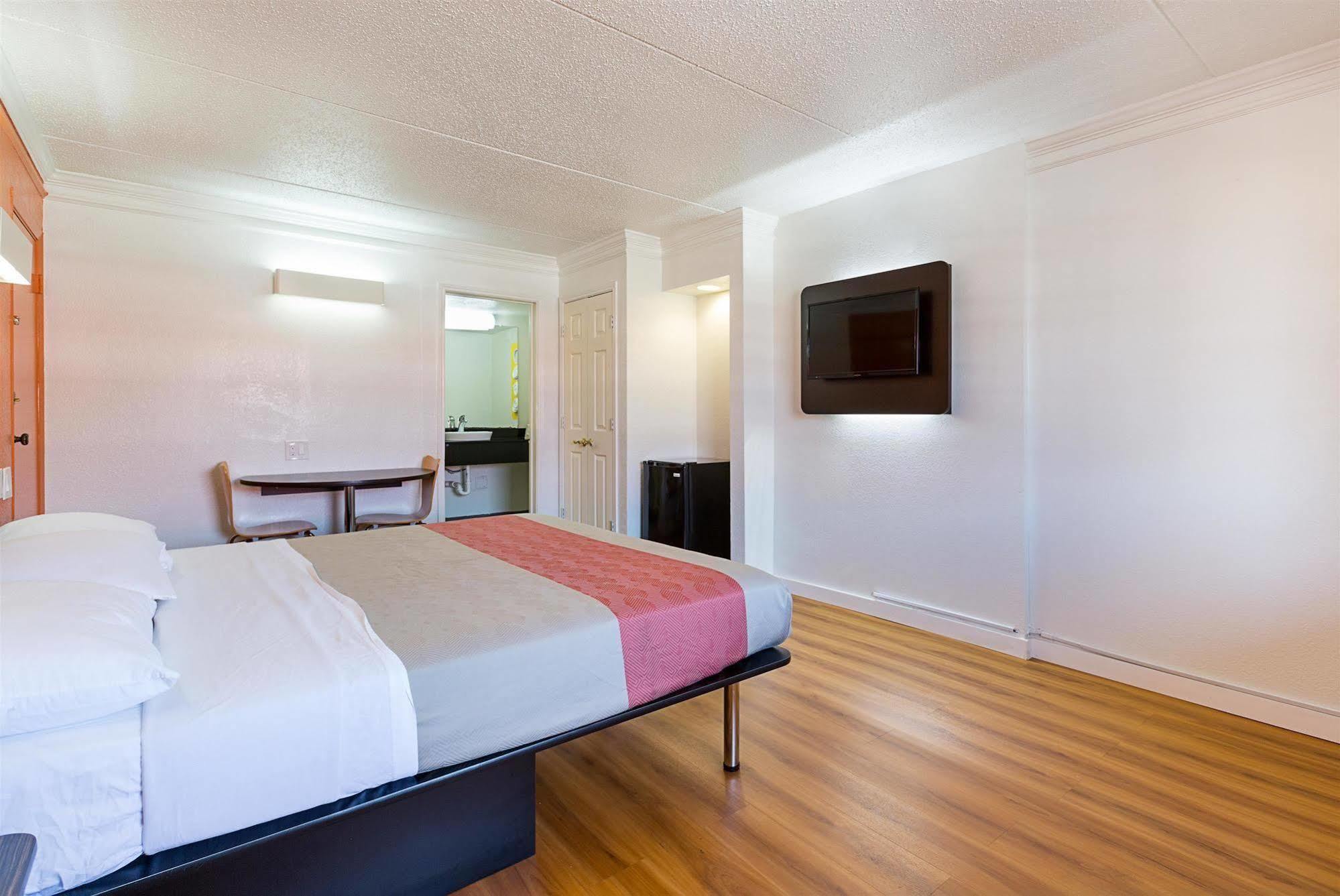 Motel 6-Dallas, Tx - Market Center Extérieur photo