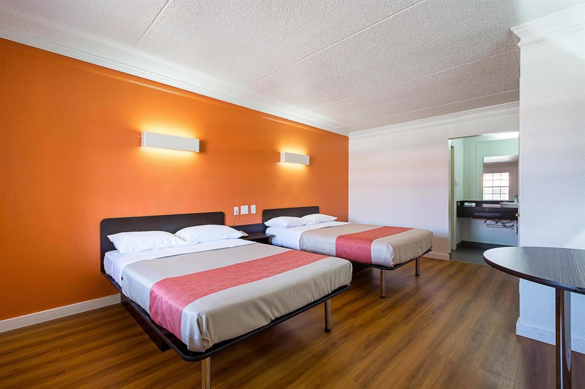 Motel 6-Dallas, Tx - Market Center Extérieur photo
