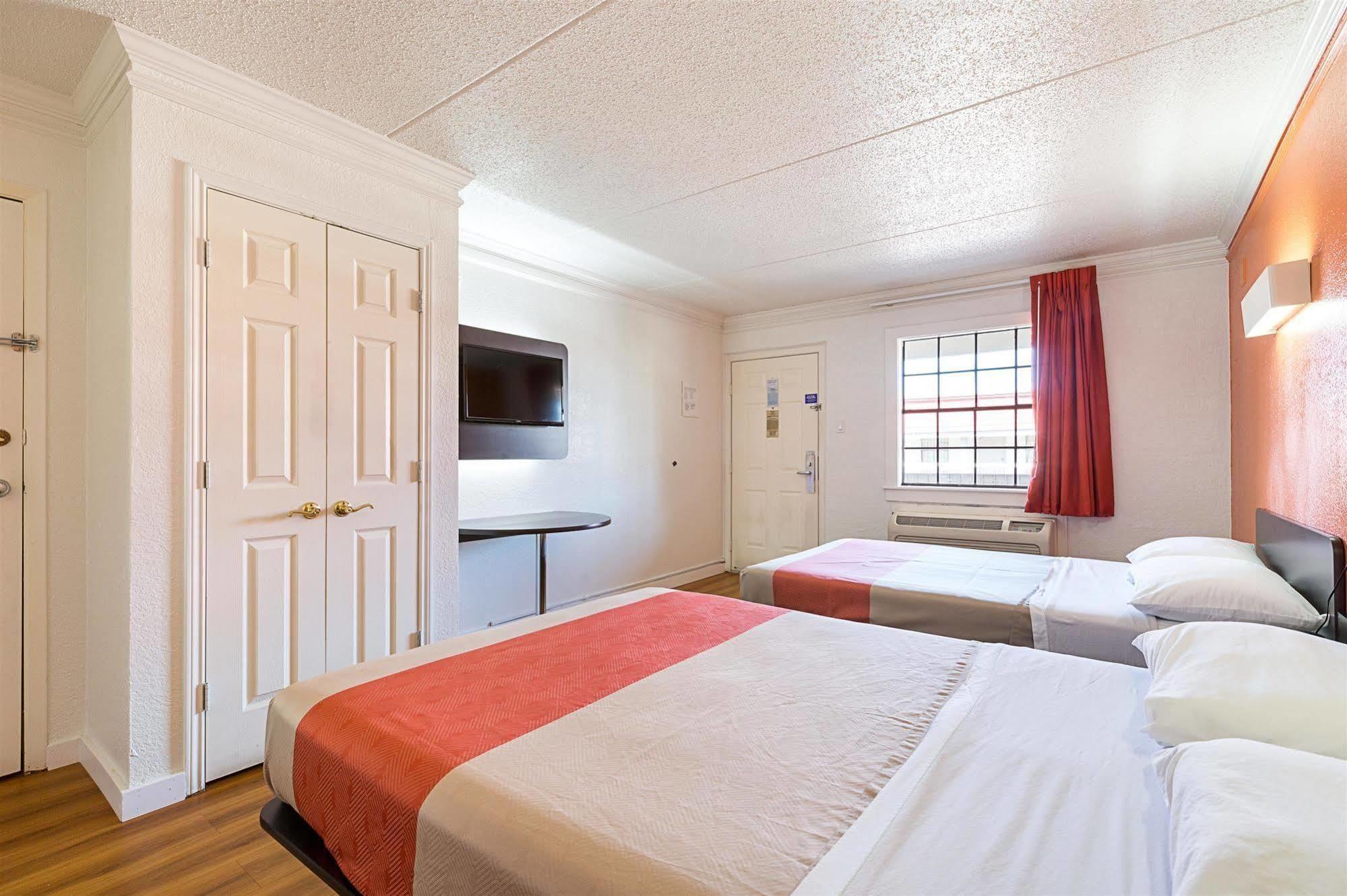 Motel 6-Dallas, Tx - Market Center Extérieur photo